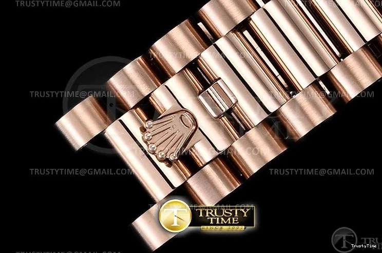 0427 RDD0219E – DayDate 36mm RelaxedFit 695